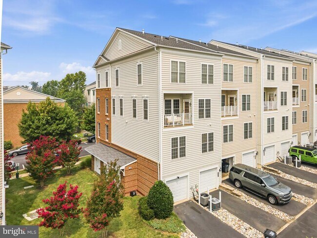 Building Photo - 2392 Brookmoor Ln