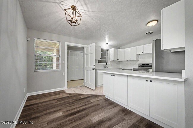 Building Photo - 7010 Arques Rd
