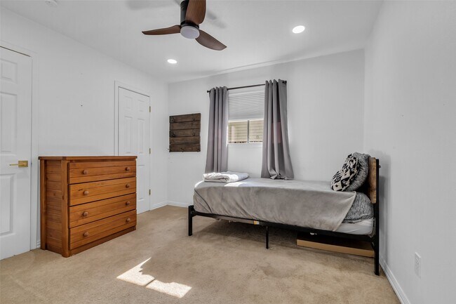 Building Photo - 1710 Hill Top Ln