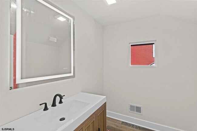 Building Photo - 1301 3rd Ter