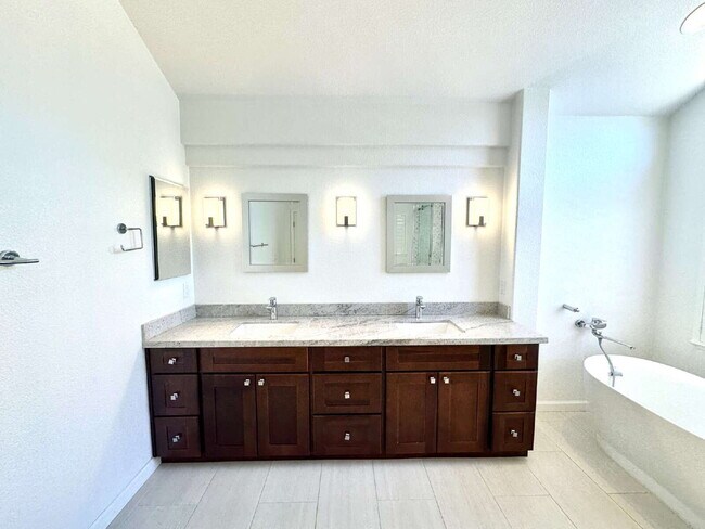 Building Photo - Bright 4 Bedroom San Jose Home With Tall Ceilings