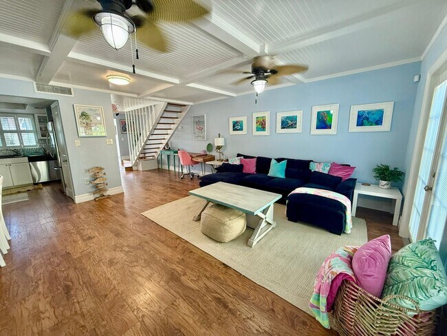 Building Photo - Beautiful 2 Bedroom Townhome in NSB with p...