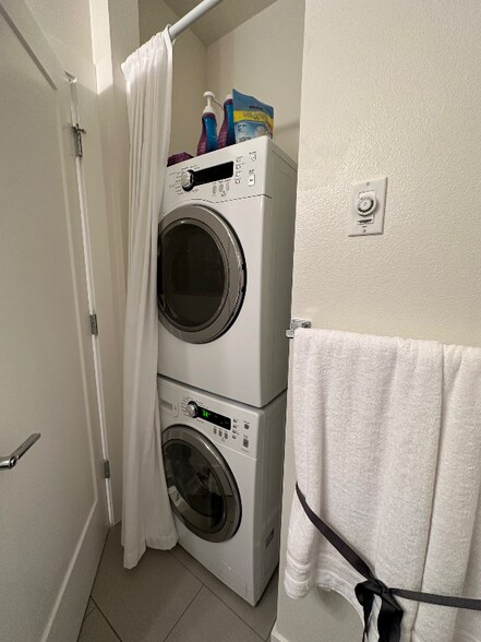 Building Photo - 1541 14th Ave S