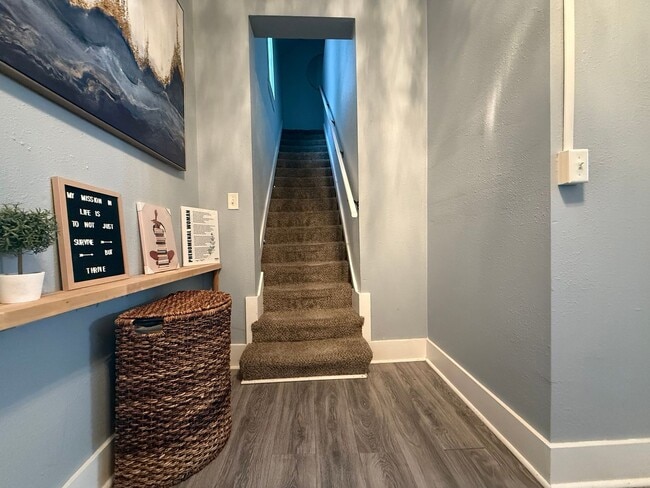 Building Photo - Stunning 3 Bedroom 1 Bathroom Single Family Home in St. Paul! Apply TODAY!