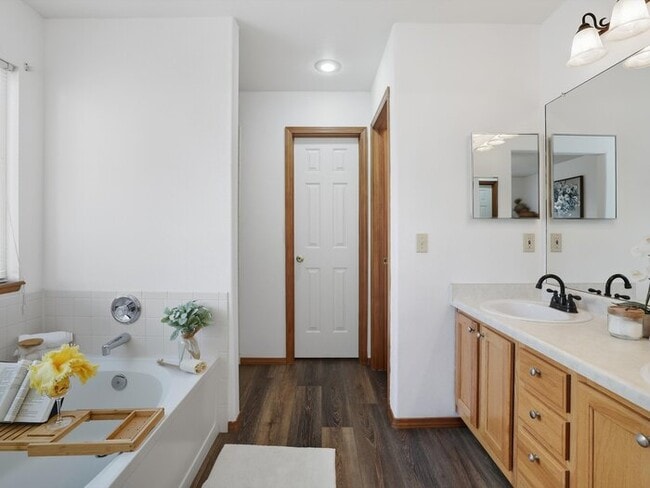 Building Photo - 5470 Balsam St