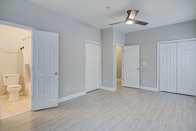 Building Photo - Live off Central Ave. in END UNIT 2 bed/2....