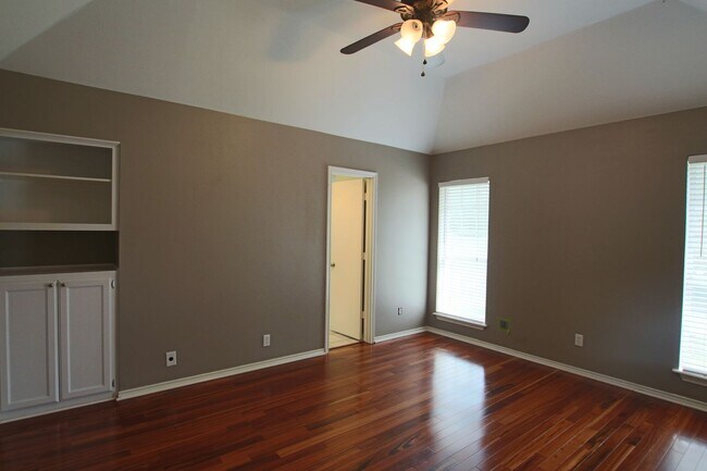 Building Photo - COMING SOON! Stunning 3 Bed 2 Bath Home in Lindale ISD!