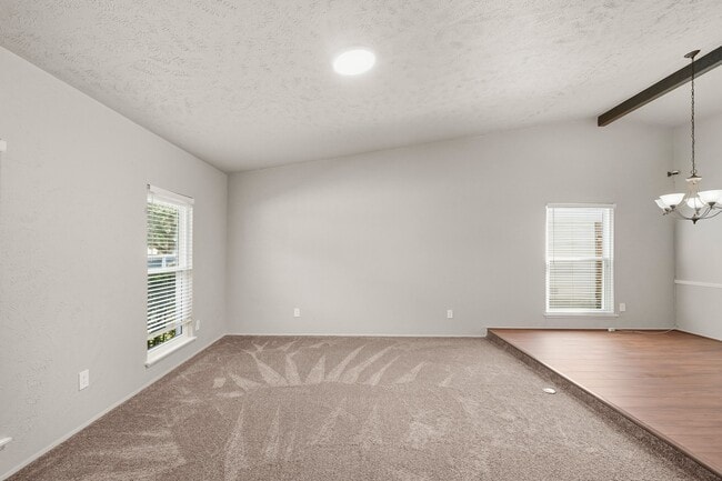 Building Photo - 2205 Hilton Head Dr