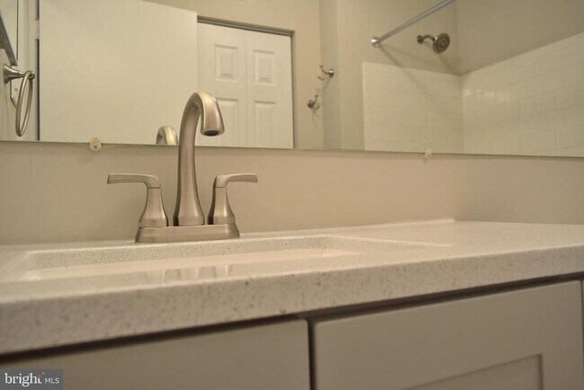 Building Photo - 12121 Chaucer Ln