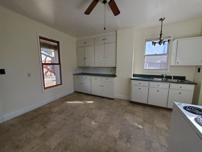 Building Photo - 1314 11th St