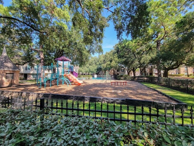 Building Photo - 13168 Trail Hollow Dr