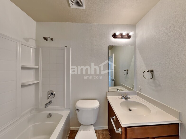 Building Photo - 110 Daisy Dr