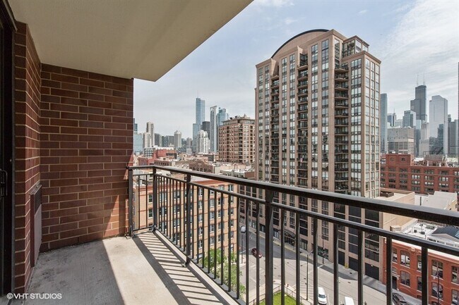 Building Photo - 451 W Huron St
