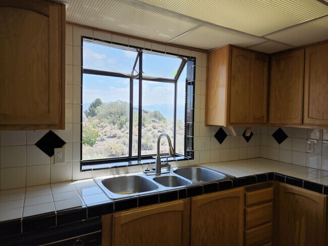 Building Photo - Large manufactured home in Topaz Ranch Estates