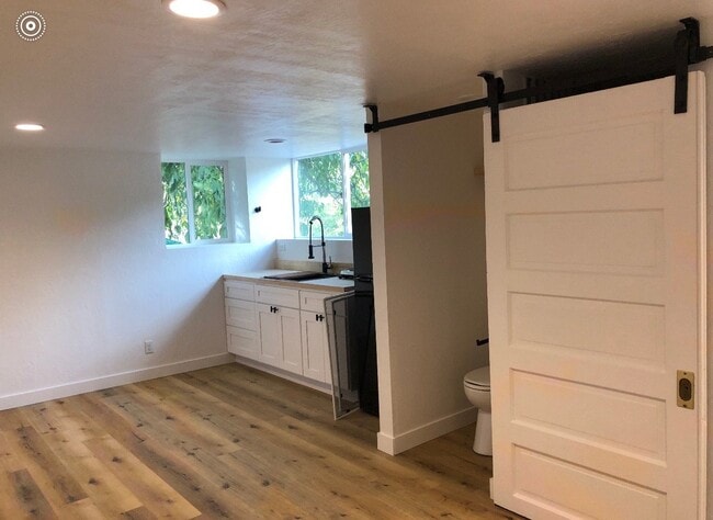 Building Photo - 186 W Sunset St