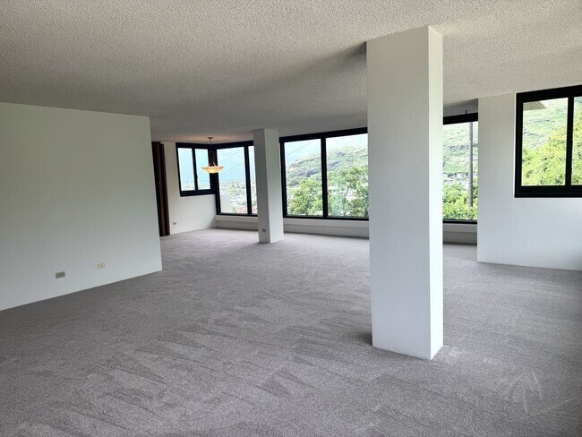 Building Photo - 250 Kawaihae St