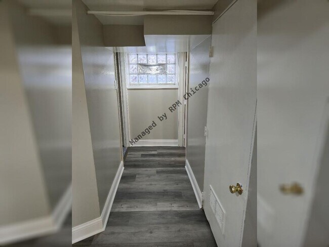 Building Photo - 3240 W 64th Pl