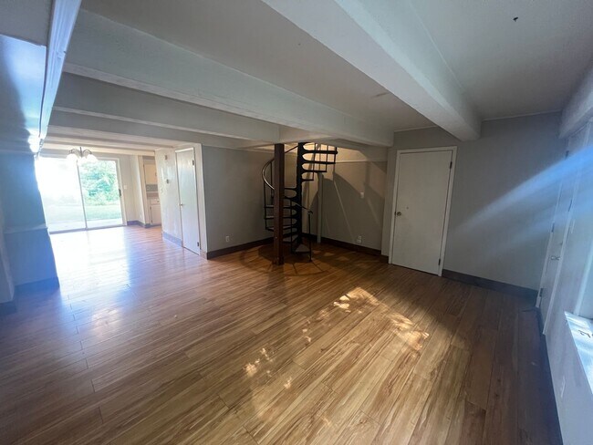 Interior Photo - 147 Bradley