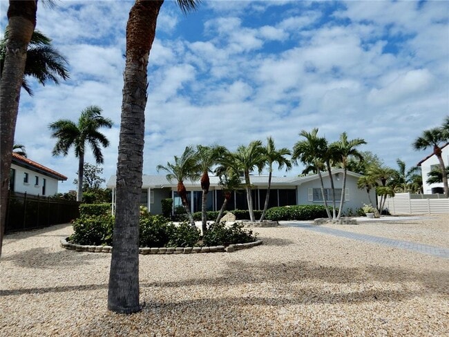 Building Photo - 337 1st St W