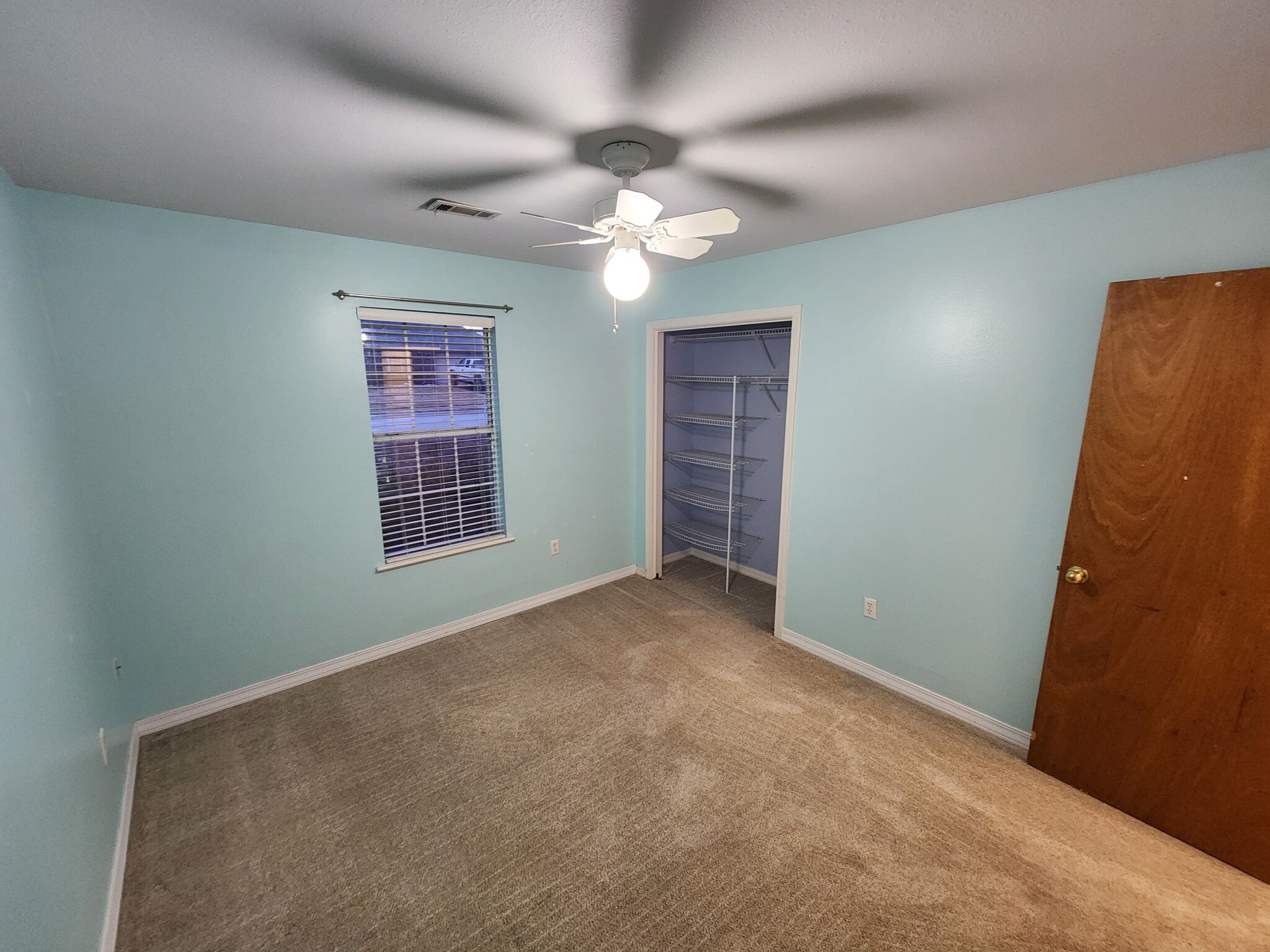Room 2 - 644 W Oaklawn Dr