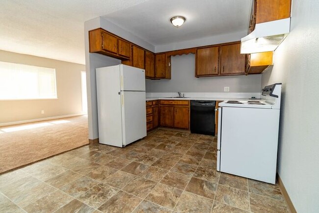 Building Photo - 2 Bedroom 1 Bath Apartment Home! New Washe...