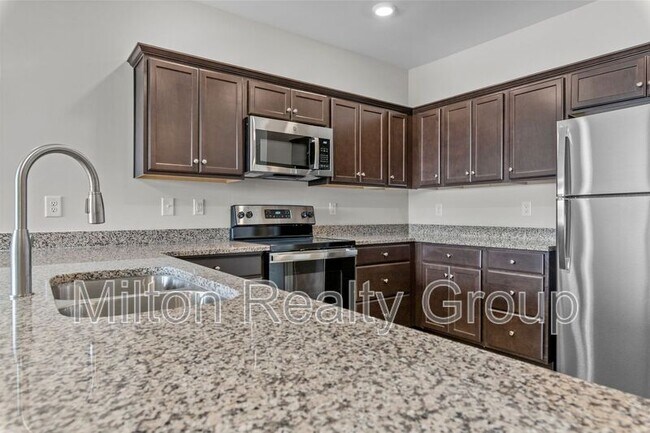 Building Photo - 120 Grove Cir