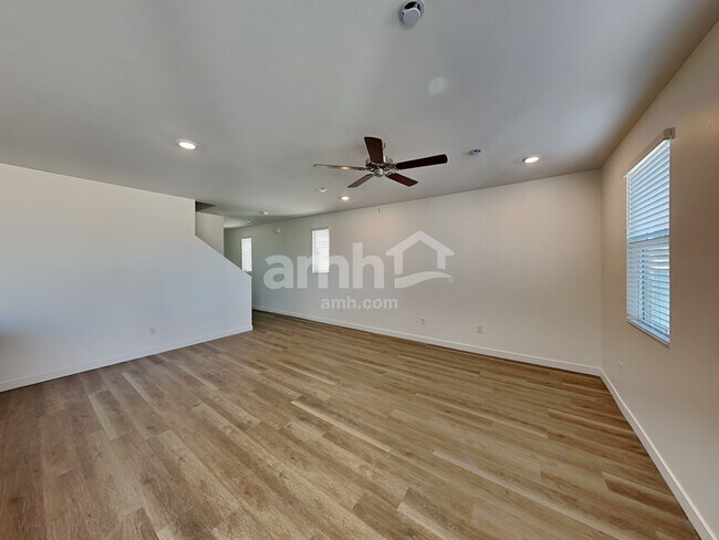 Building Photo - 9562 E Friedel Dr