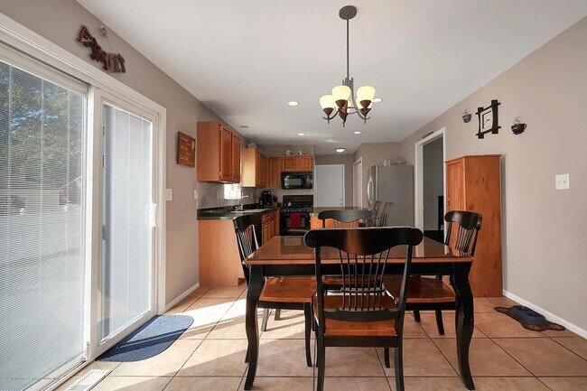 Building Photo - Charming Colonial on Quiet Cul-de-Sac