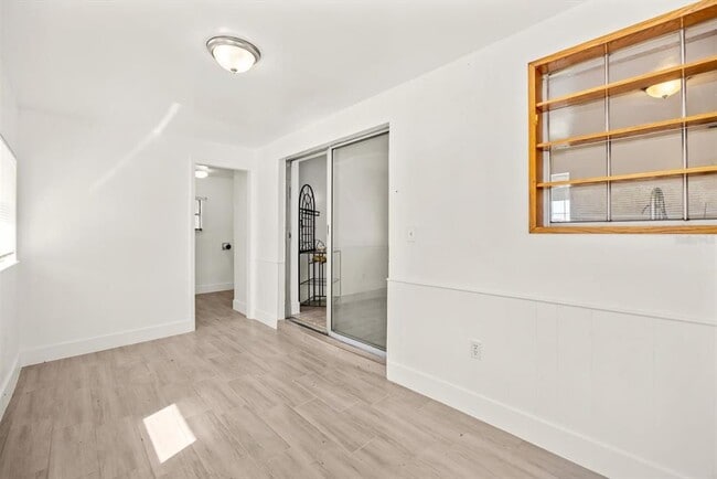 Building Photo - 31300 US-441