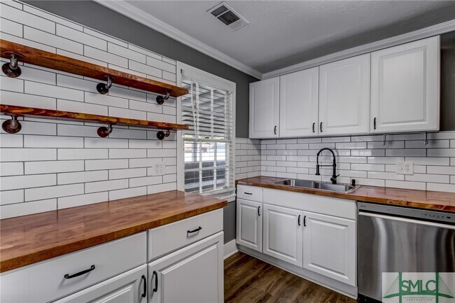 Building Photo - 414 E 58th St