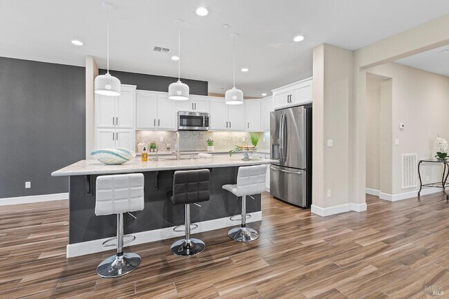 Building Photo - 343 Silver Ridge Dr