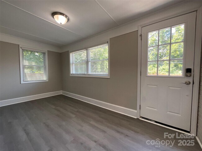 Building Photo - 2014 Eastway Dr