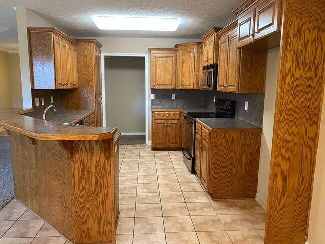 Building Photo - 2404 Lancashire Ln