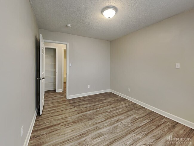 Building Photo - 607 Kingville Dr