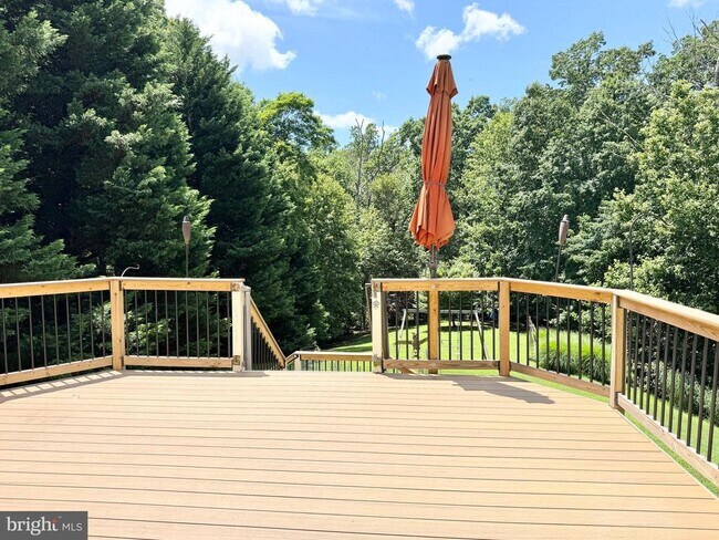 Building Photo - 53 Crestwood Ln