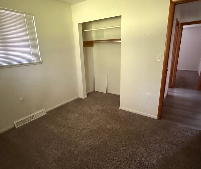 Building Photo - 1610 Highridge Dr