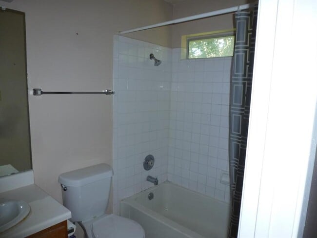 Building Photo - 501 Burlwood Ct