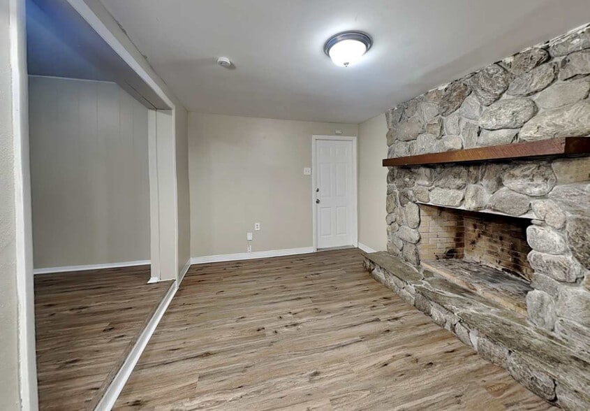 Building Photo - 4967 SW 4th St