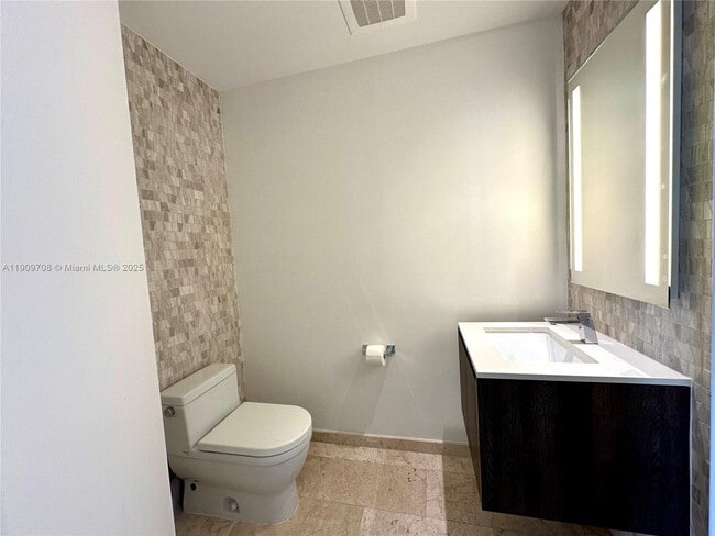 Building Photo - 68 SE 6th St