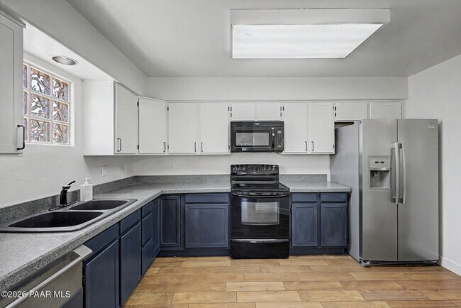 Building Photo - 504 S Stephanie Loop