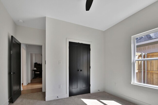 Building Photo - 1019 N Grover Ave