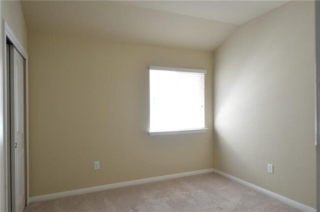 Building Photo - 12105 Harpster Bend