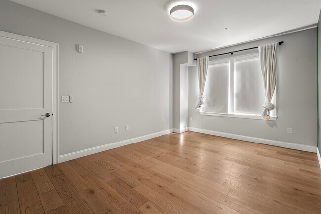 Building Photo - 54 Pleasant St