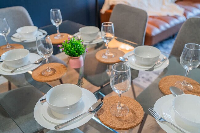 Building Photo - 1275 E University Dr