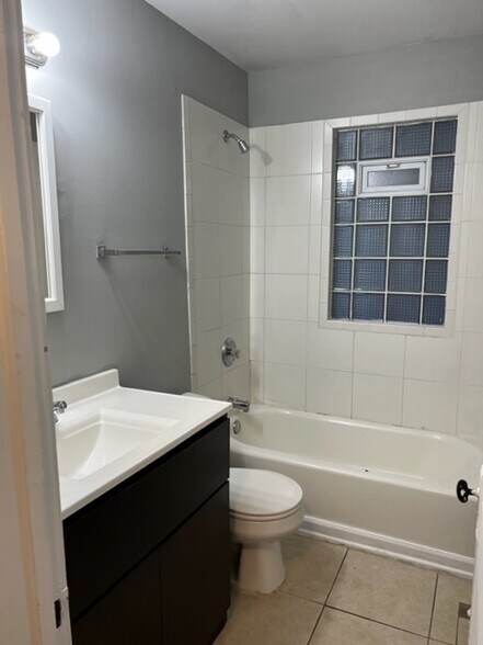 Building Photo - 1672 N Van Buren St