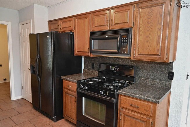 Building Photo - 907 Sugarbush Ln