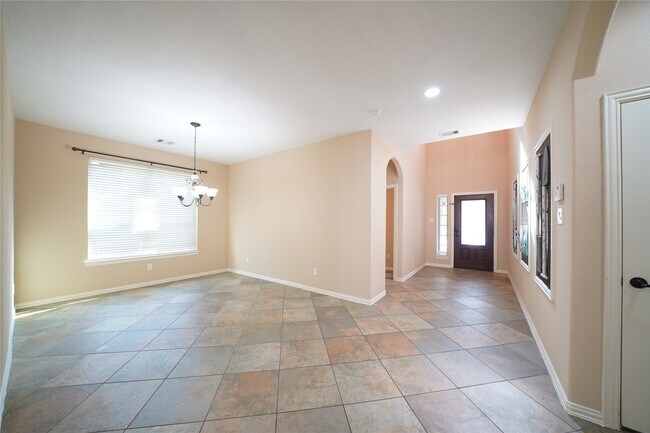 Building Photo - 5 Knotty Wood Ct