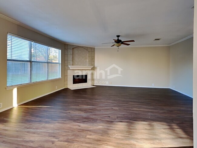 Building Photo - 3104 Pinehurst Court