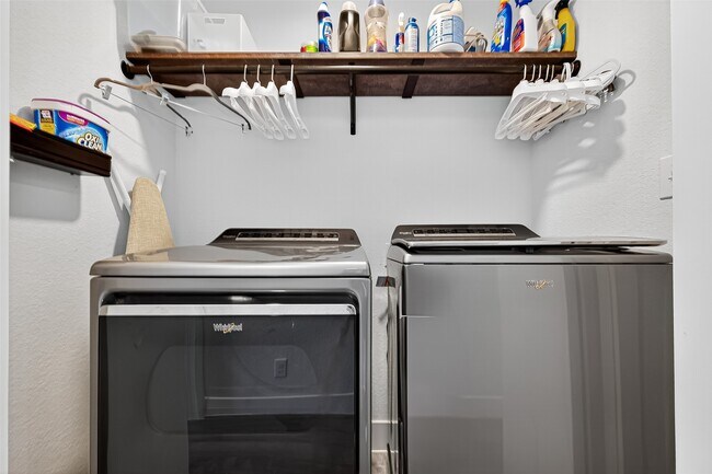 Building Photo - 10021 Hillside Bayou Dr