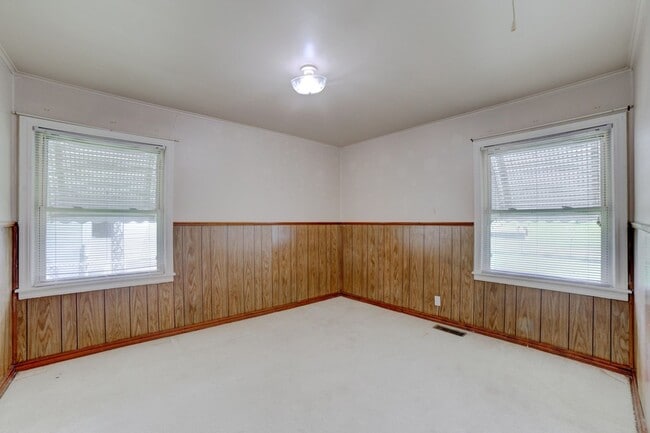 Building Photo - Beautiful 3 Bedroom Home